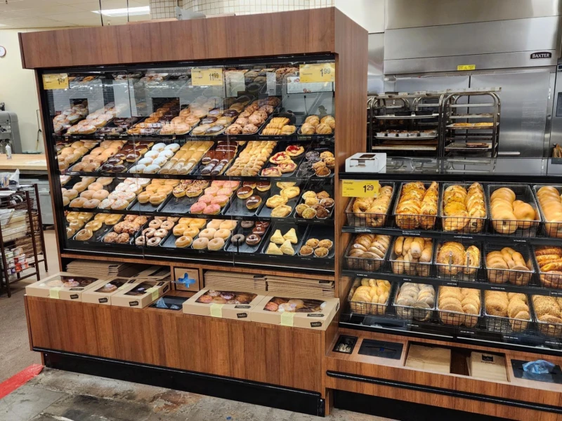 PC7482 display at Safeway - Non-Refrigerated Pastry Case by Structural Concepts